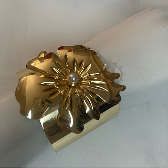 Gold tone metallic flower cuff bracelet - Picture 1 of 10